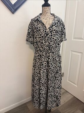 Black and White Geometric Collared Maxi Dress